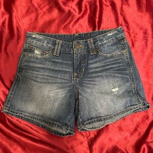 Gap Medium Wash Lightly Distressed Mid Rise Denim Shorts size 0/25 - 30” waist